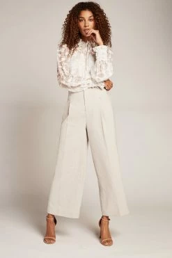 Elie Tahari Faye Wide-Leg Pant -Elie Tahari Sales 2023 E40A1500 ZEINASHIRT WHITE 5EDITORIAL 055