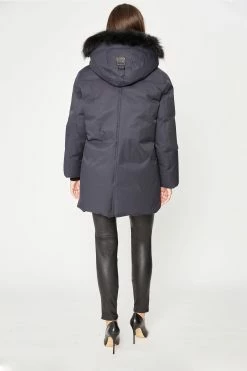 Elie Tahari Lindsay Coat 11 Elie Tahari Lindsay Coat -Elie Tahari Sales 2023 E9DJ6405 LINDSAYCOAT NAVY 3BACK 113
