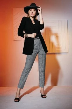 Plaid Ankle Pant -Elie Tahari Sales 2023 ETR31212 PLAID ETR31211 PLAID E65X2502 BLACK 2451 700X1050 7bf00796 b2ec 4cce b304 7e05c31174e9