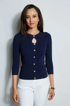 Crest Button Keyhole Cardigan -Elie Tahari Sales 2023 EU8M020U WHITE ETR32188 PEACOAT 2front 1439